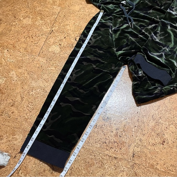 Pam & Gela Camouflage Velvet Crop Boxy Hoodie Sweatshirt Sz S - Picture 12 of 15